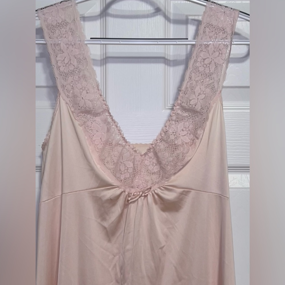 GRANNY GOWN Vintage Vanity Fair nylon nightgown pale pink lace ladies M EUC